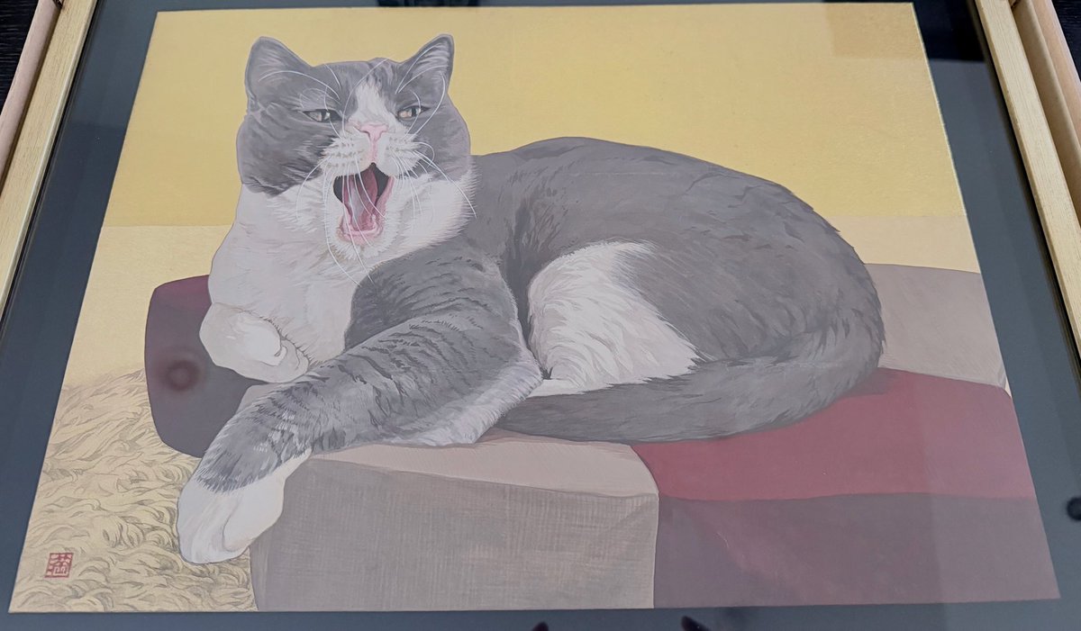 nekomochigosu's tweet photo. 先日購入した絵が届きました!!美しひ…。 満原利奈さん作:歌ひし猫 
金箔輝く日本画に興味のある方、見ていってね☆
どこに飾ろうかなぁ(*´ ˘ `*)

 #芸術の秋
 #変顔猫
 #梱包資材を気に入りし猫 https://t.co/RXCayEhgrQ