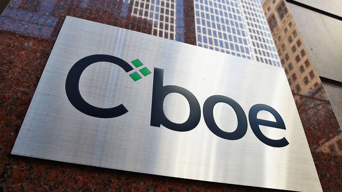 StarLiveio's tweet photo. ⚡️ StarNews | Markets · Regulation

Tokenization is moving from stocks toward the derivatives layer. 

Cboe and S&P Dow Jones have extended their index-options partnership through 2051 and opened the door to exploring tokenized options. The important distinction: this is not a product launch yet. But if derivatives move onchain, tokenization expands from ownership into market structure.