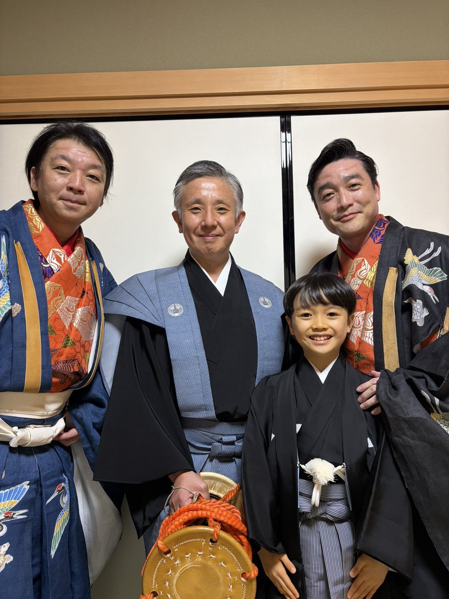 IppeiShigeyama's tweet photo. 昨夜「PREMIUM JAPAN AWARD」のオープニングアクトで
「逸青会三番三」‼️広忠兄さんにお相手頂き久しぶりに三人で舞台出来ました‼️ https://t.co/BLKIuxgXjb