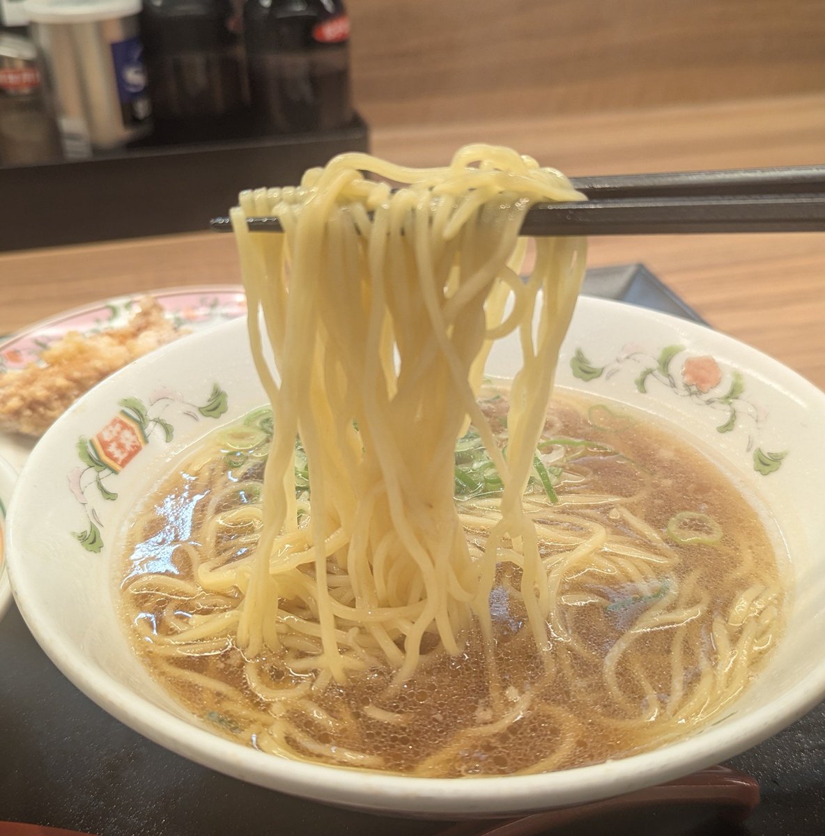 shinbo417's tweet photo. 餃子の王将ランチ（790円）

最近、物価が高騰し1000円以内で食べれるお店が減りました😭
この値段、ボリュームは嬉しいです😊

醤油ラーメン、焼き飯（小）、唐揚げ（2個）だよ🤤🈵 https://t.co/96hAjbuwJx