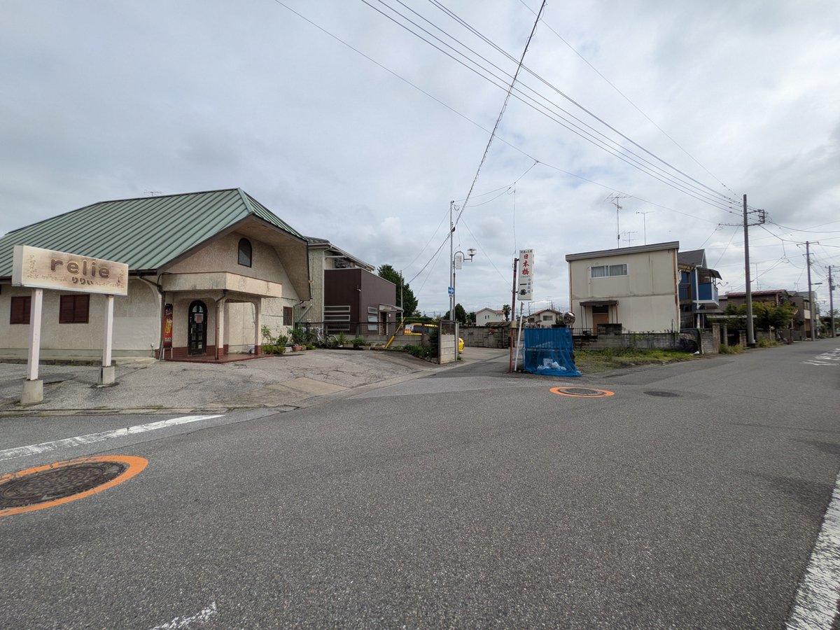 sh_takae's tweet photo. わ～！あった！
あの、お店だよ！
すごい、本当、そのままだった！

写真撮ると広く写るんだけど
実際は思ってたより狭い路地だった。

#若き見知らぬ者たち https://t.co/5PUiQYdSAv