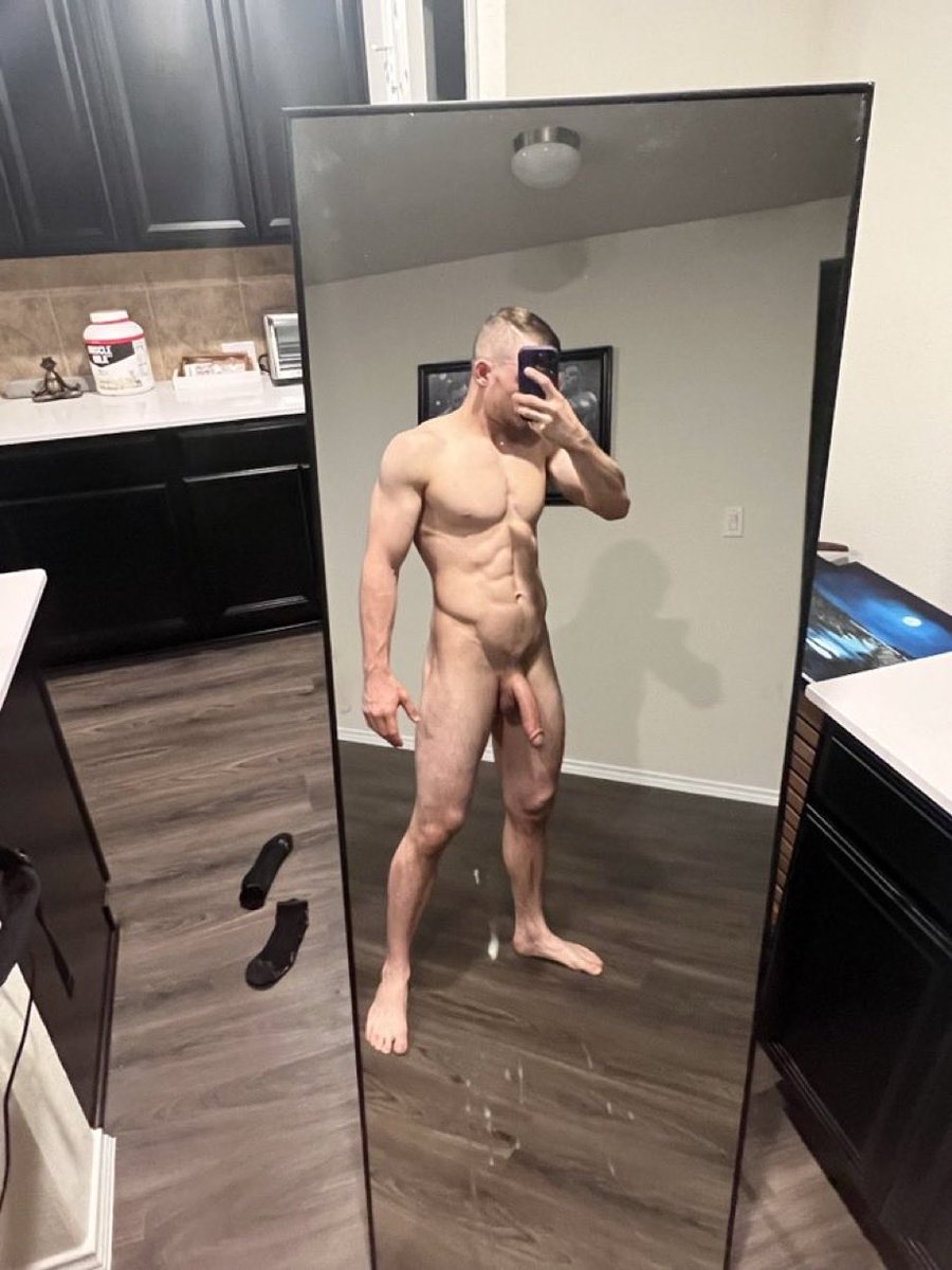 blessed_213's tweet photo. Fresh cut and need a fresh butt 😋 https://t.co/Ztncjqfyy0