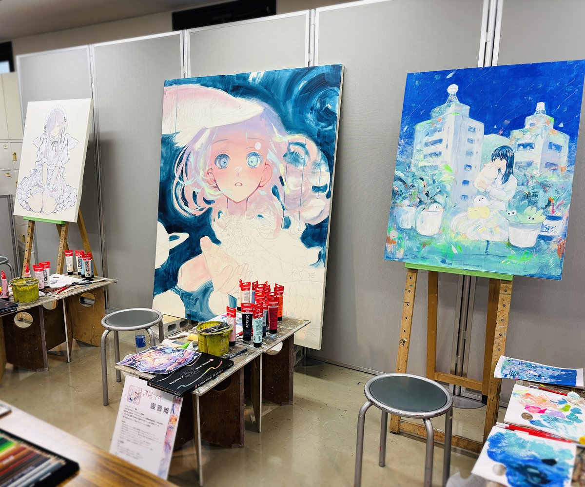 minchisan's tweet photo. 9/26 中崎町のサクラアートサロンで開催されていたアクリル画材メインのライブドローイングの様子。左からumiさん、芦屋マキさん、蒼川わかさん。作家さんが制作してるところを拝見できる機会ってなかなかないので、めちゃくちゃ為になって楽しかったです。 #ARTdecoration https://t.co/GBBayzhbbf