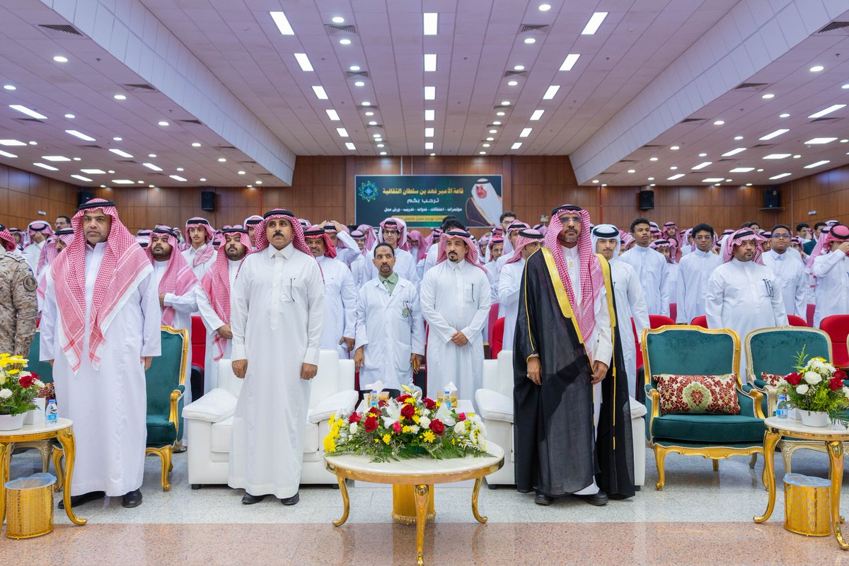 kamstabuk2's tweet photo. بحضور سعادة المشرف العام على المدارس أ. إبراهيم بن حسين العُمري، وطلابنا وأولياء أمورهم،وضيوفنا الكرام،احتفت #مدارس_الملك_عبدالعزيز_النموذجية_تبوك بـ #اليوم_الوطني احتفاءً يجسد الفخر بالوطن، والاعتزاز بالانتماء، ويترجم قيمه في نفوس أبنائنا.
#عزنا_بطبعنا
@oihm1 https://t.co/tqrm5o4amf