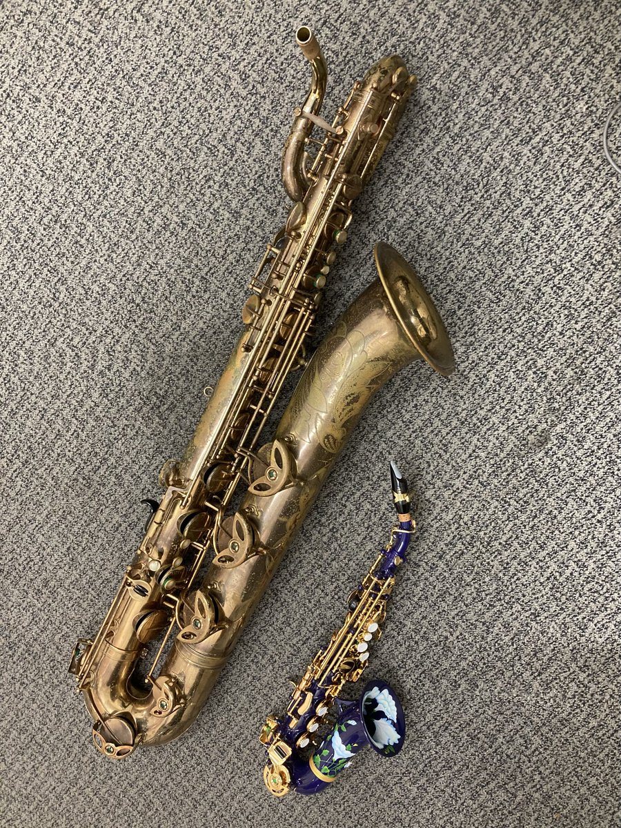 hidekinomura12's tweet photo. 拡散希望

ちょっと珍しい、ということで島村楽器水戸マイム店にて私の
青いカーブドソプラノサックス
(台湾製)
バリトンサックス
(セルマーマーク６(フランス製))
を展示しています。
水曜日、金曜日、私がいる時は試奏ができます。
ご興味ある方、島村楽器水戸マイム店にご来店ください。 https://t.co/ihwhkaXBWE