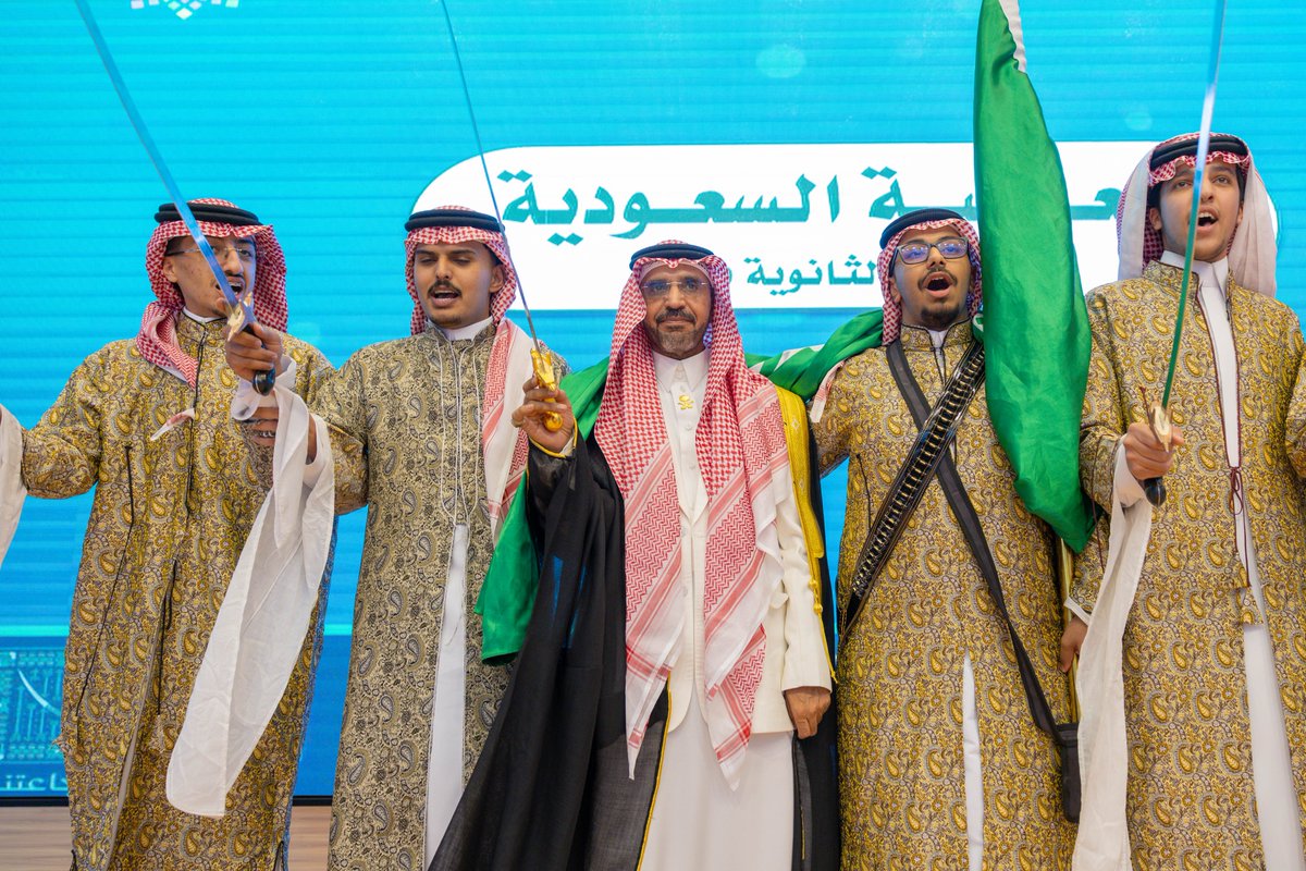 kamstabuk2's tweet photo. بحضور سعادة المشرف العام على المدارس أ. إبراهيم بن حسين العُمري، وطلابنا وأولياء أمورهم،وضيوفنا الكرام،احتفت #مدارس_الملك_عبدالعزيز_النموذجية_تبوك بـ #اليوم_الوطني احتفاءً يجسد الفخر بالوطن، والاعتزاز بالانتماء، ويترجم قيمه في نفوس أبنائنا.
#عزنا_بطبعنا
@oihm1 https://t.co/tqrm5o4amf