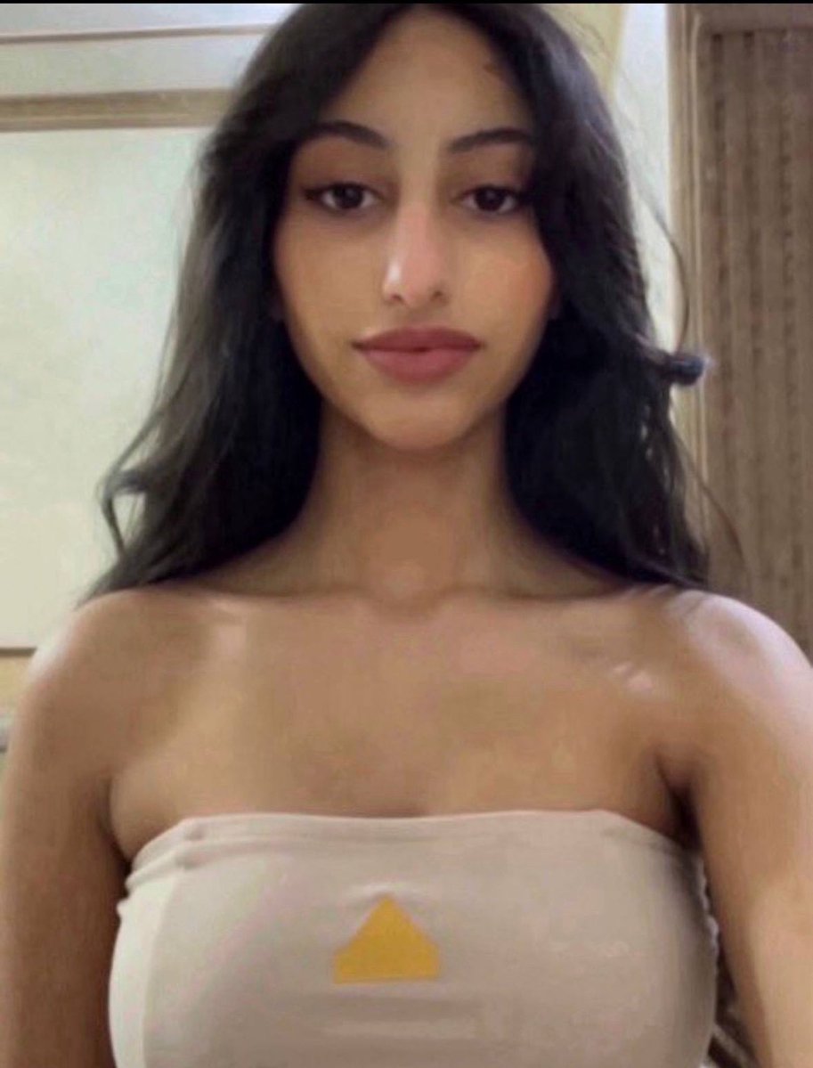 JohnJohnae2g's tweet photo. احححح
اول ما فتحت تويتر لقيت ديوث اخته بوجهي🤤🤤🥵🥵

الصراحة ماا الومه نظرتها و جسمها تديث و تخضع اي احد

مين عنده بالبيت زيها
تعال بيها تحت زبي https://t.co/K9KomutjwN