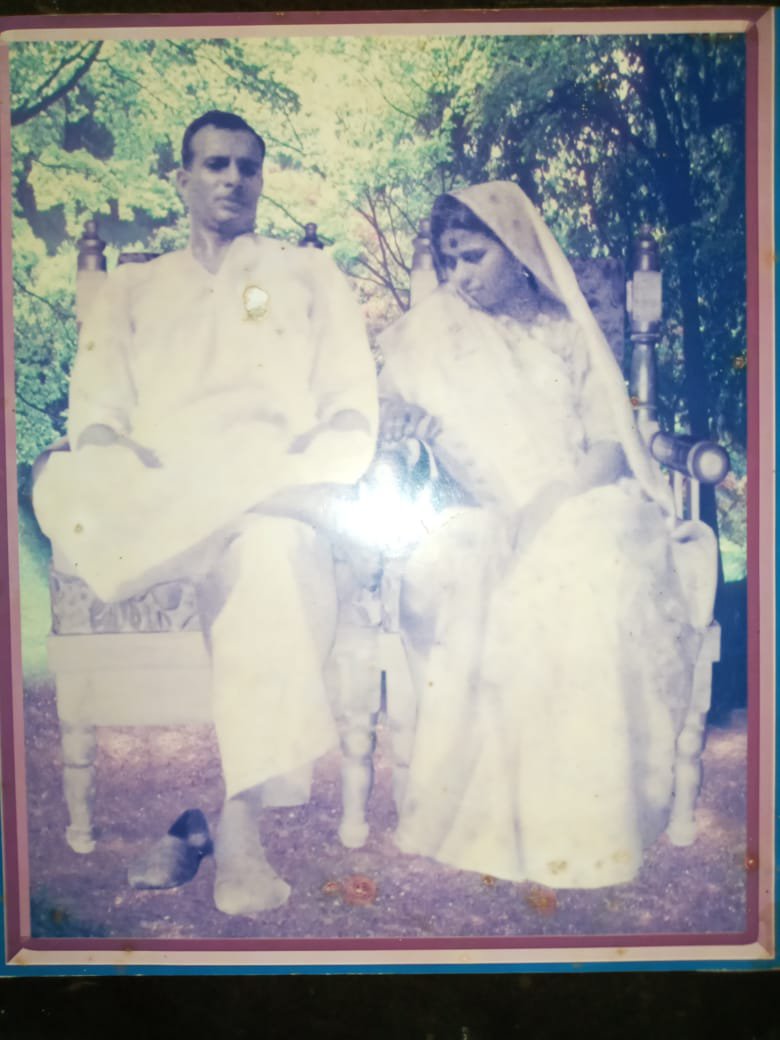 SubhashTripath4's tweet photo. सिद्धांत ही उनके लिए सब कुछ थे, एक बार समाजवादी नेता मुलायम सिंह यादव हमारे औरैया निवास पर पिताजी से पार्टी में शामिल होने को कहा तो पिताजी बोले हमारे आपके विचार बहुत नजदीक हैं सो मदद करेंगे पर कम्युनिस्ट पार्टी छोड़ने का सवाल नहीं l सादर नमन l https://t.co/O0vIUCPgYn
