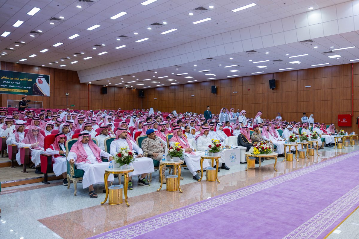 kamstabuk2's tweet photo. بحضور سعادة المشرف العام على المدارس أ. إبراهيم بن حسين العُمري، وطلابنا وأولياء أمورهم،وضيوفنا الكرام،احتفت #مدارس_الملك_عبدالعزيز_النموذجية_تبوك بـ #اليوم_الوطني احتفاءً يجسد الفخر بالوطن، والاعتزاز بالانتماء، ويترجم قيمه في نفوس أبنائنا.
#عزنا_بطبعنا
@oihm1 https://t.co/tqrm5o4amf
