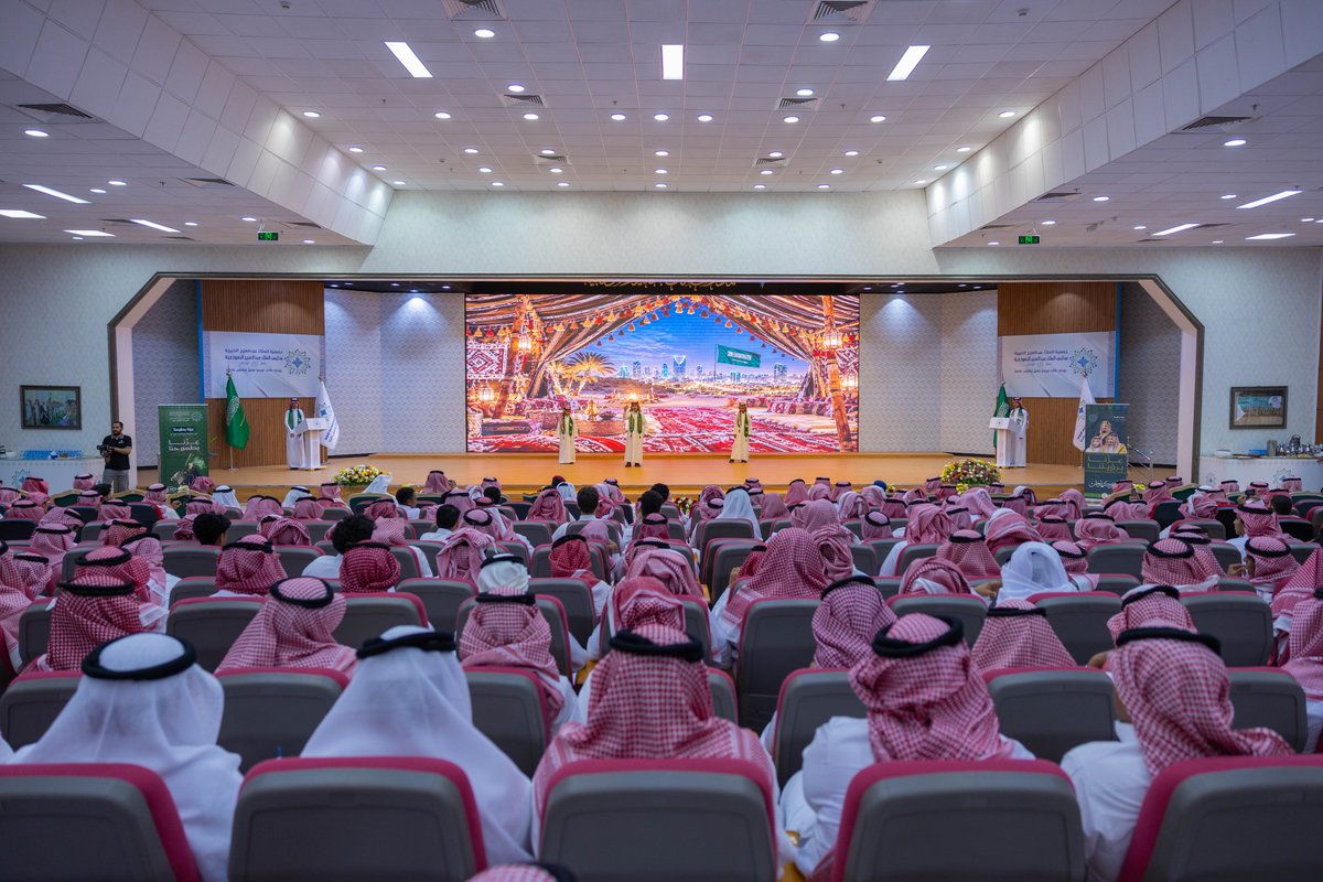 kamstabuk2's tweet photo. بحضور سعادة المشرف العام على المدارس أ. إبراهيم بن حسين العُمري، وطلابنا وأولياء أمورهم،وضيوفنا الكرام،احتفت #مدارس_الملك_عبدالعزيز_النموذجية_تبوك بـ #اليوم_الوطني احتفاءً يجسد الفخر بالوطن، والاعتزاز بالانتماء، ويترجم قيمه في نفوس أبنائنا.
#عزنا_بطبعنا
@oihm1 https://t.co/tqrm5o4amf