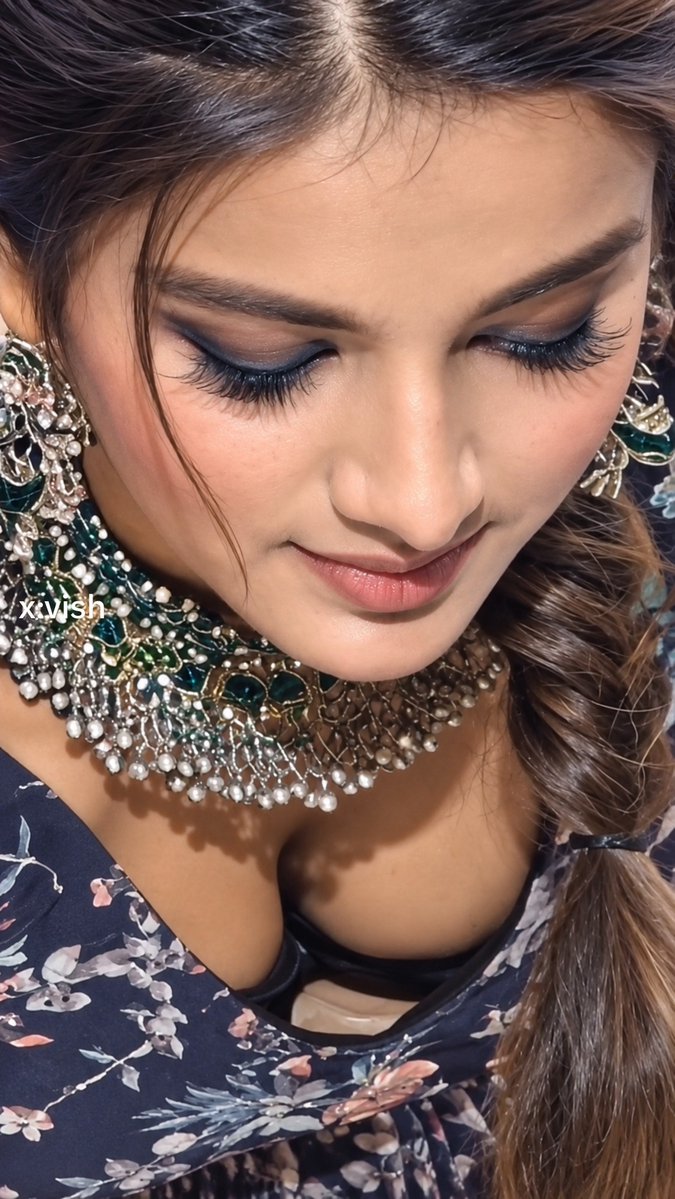 vishb09's tweet photo. #NidhhiAgerwal : 🌚🍒 https://t.co/KSXoNzIVhH