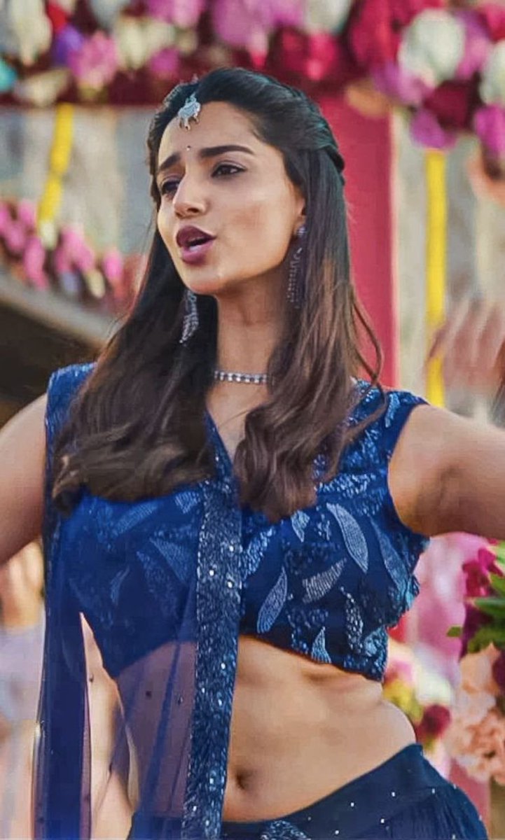 Actressbuzz9's tweet photo. Ahh m petti maintain chestunave ne figure ne instant booner istundi 🤤🥵E madya baga Shots padutunayi baga balisipoyindi,Deeni voice abbaaaa puvvu nakutu unte edi chese moans ki kinda mogga karipotundi 💦💦💦 ha guvva shape abbaaaa 🥵🥵🤤 https://t.co/9EDKauX9pS