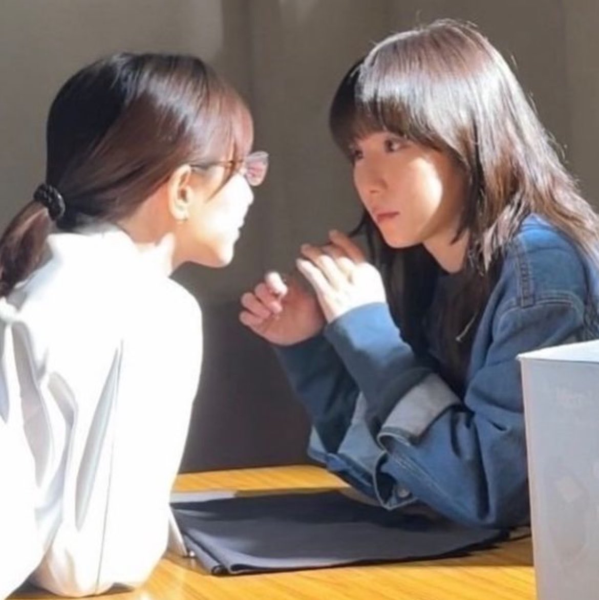 a5m1sn's tweet photo. 距離の近さに毎度ビビらされる。
田中みな実と松岡茉優のイチャコラが見たいなら今すぐFODに加入しギークスを見るべき。 https://t.co/hUL2UIutCc