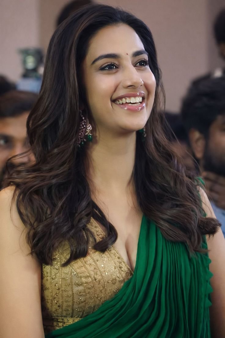 Actressbuzz9's tweet photo. Ahh m petti maintain chestunave ne figure ne instant booner istundi 🤤🥵E madya baga Shots padutunayi baga balisipoyindi,Deeni voice abbaaaa puvvu nakutu unte edi chese moans ki kinda mogga karipotundi 💦💦💦 ha guvva shape abbaaaa 🥵🥵🤤 https://t.co/9EDKauX9pS