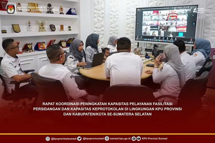kpusumsel's tweet photo. #Temanpemilih Rapat Koordinasi Peningkatan Kapasitas Pelayanan Fasilitasi Persidangan dan Kapasitas Keprotokolan di Lingkungan KPU Provinsi dan Kabupaten/Kota se-Sumatera Selatan, Senin (28/9/2026).

#KPUMelayani https://t.co/DCn0mXnM1y