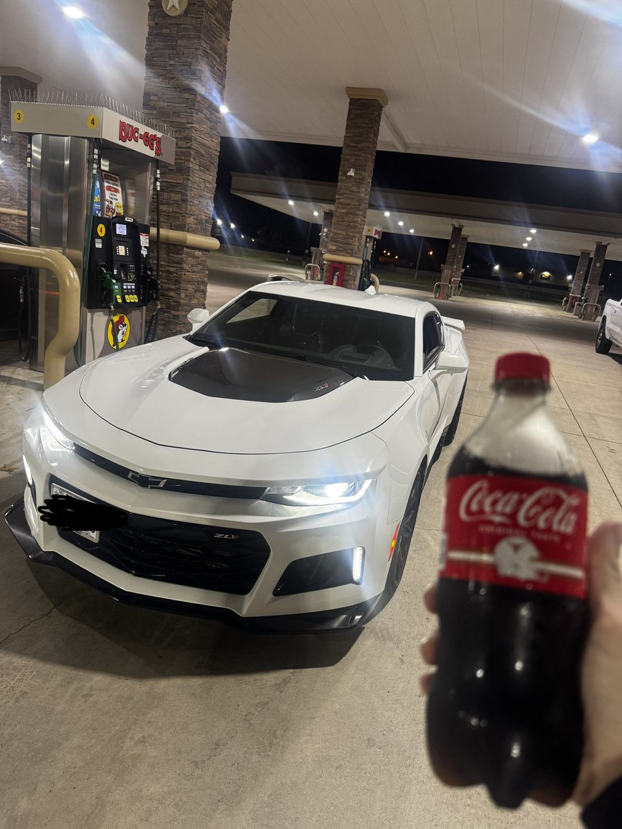 Forged_Inferno's tweet photo. Bought a ZL1 at 22 years old…and I live on my own with my girlfriend 
I love this car SO MUCH 😍 https://t.co/PtvwP3WijW