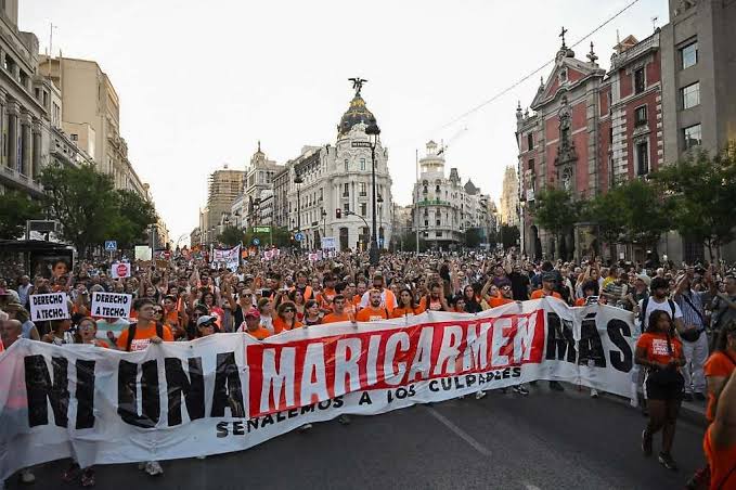 Impacto_ES's tweet photo. ⚡ El Gobierno lleva al Consejo de Ministros el decreto de vivienda sin tener amarrado el acuerdo con sus socios parlamentarios.

El Ejecutivo aprueba el texto apremiado por las movilizaciones sociales y con la vista puesta en una difícil convalidación en el Congreso. https://t.co/1d4fx4vje8
