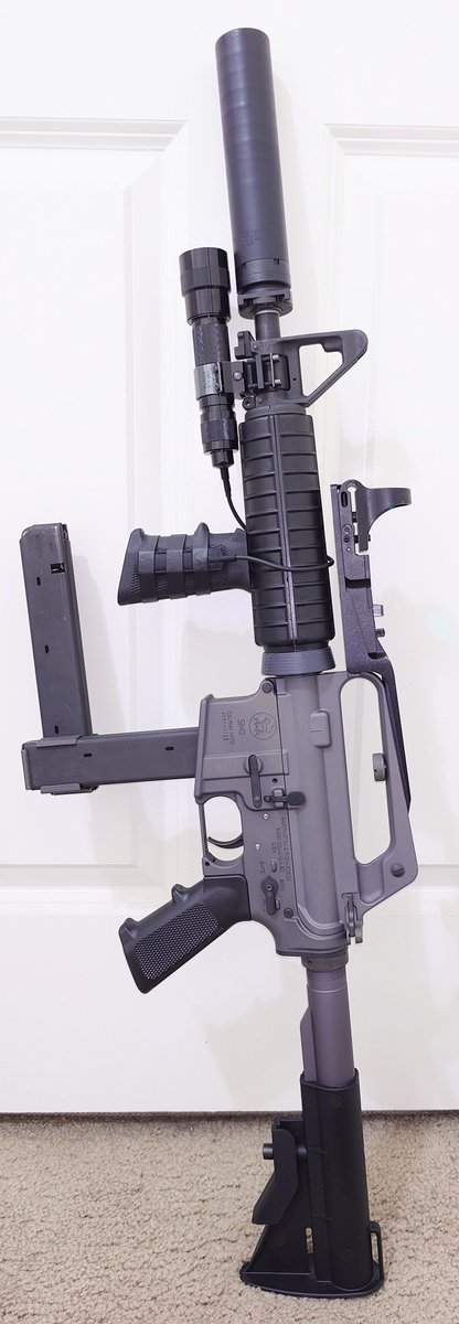 Yuki191145's tweet photo. カスタムした635を更にアップグレードしたった

レプリカのSurefire 660とUZIのマガジンカプラーを足したよ

くそカッコ良すぎじゃない？

これをカッコ良いと思えないフニャチン野郎は家でママに泣き言でも言ってて下さい https://t.co/KLoCP8Pi07