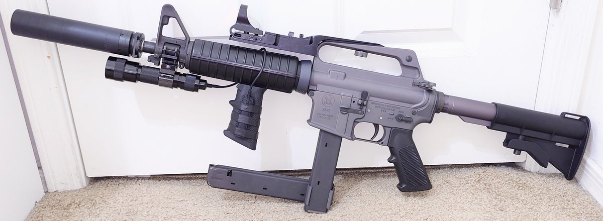 Yuki191145's tweet photo. カスタムした635を更にアップグレードしたった

レプリカのSurefire 660とUZIのマガジンカプラーを足したよ

くそカッコ良すぎじゃない？

これをカッコ良いと思えないフニャチン野郎は家でママに泣き言でも言ってて下さい https://t.co/KLoCP8Pi07