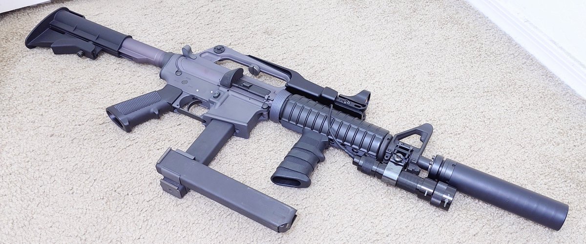 Yuki191145's tweet photo. カスタムした635を更にアップグレードしたった

レプリカのSurefire 660とUZIのマガジンカプラーを足したよ

くそカッコ良すぎじゃない？

これをカッコ良いと思えないフニャチン野郎は家でママに泣き言でも言ってて下さい https://t.co/KLoCP8Pi07