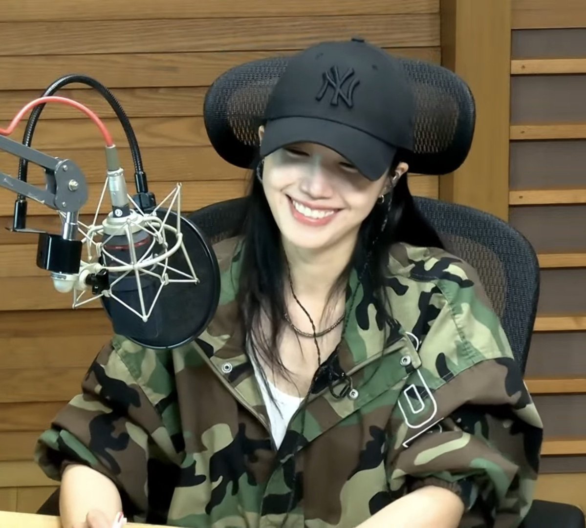 41906n's tweet photo. she knew her fashion taste well🙂‍↕️ 16y really not for nothing https://t.co/hoIzWBXTpt