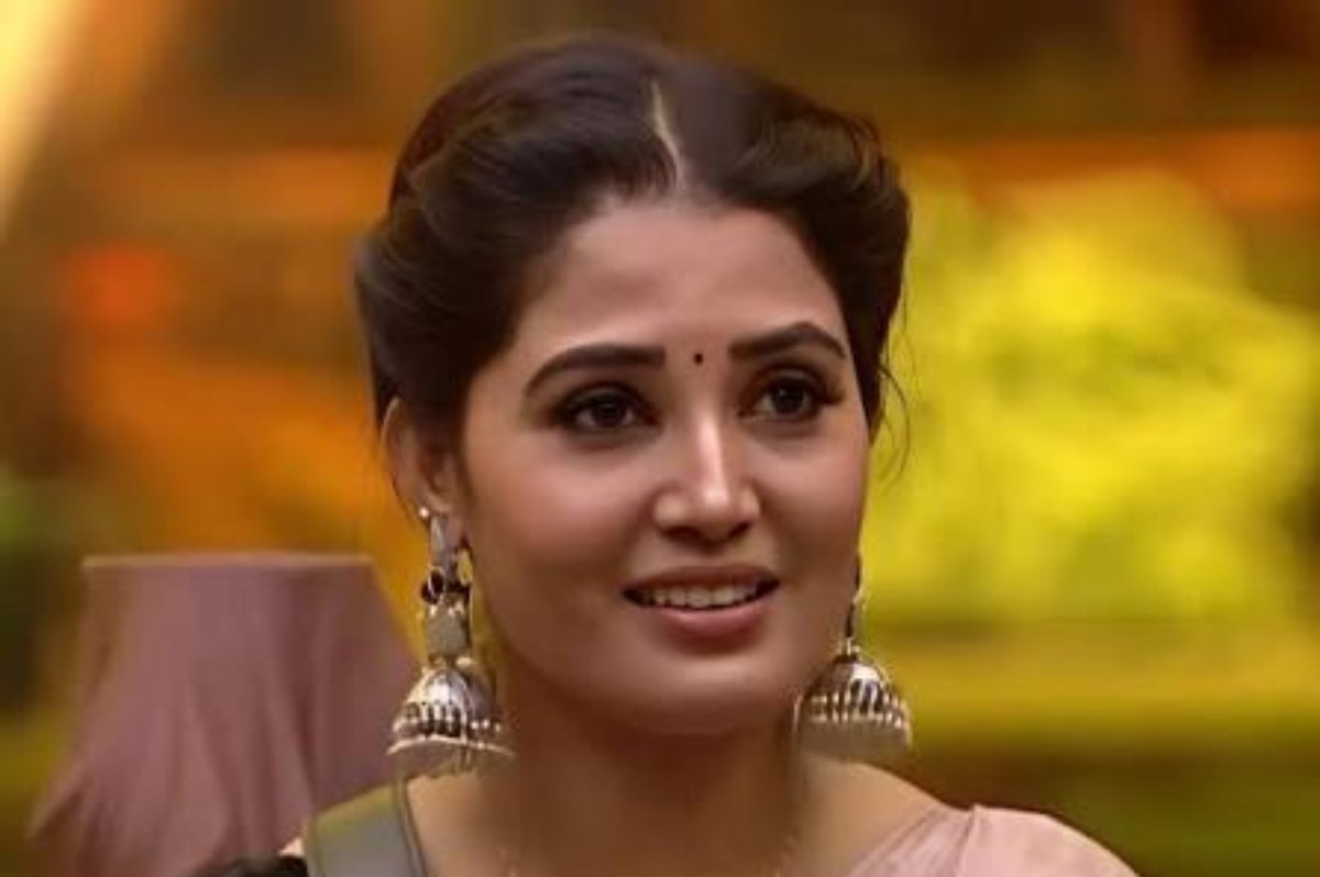 Itz_Ranjith_X's tweet photo. #Sandra is far much better than #Ashmitha 💯🙂

Sandra>>>>>>>>Ashmitha 🤡

#BiggBossTamil #BiggBossTamil10 https://t.co/W8AotK2qcP