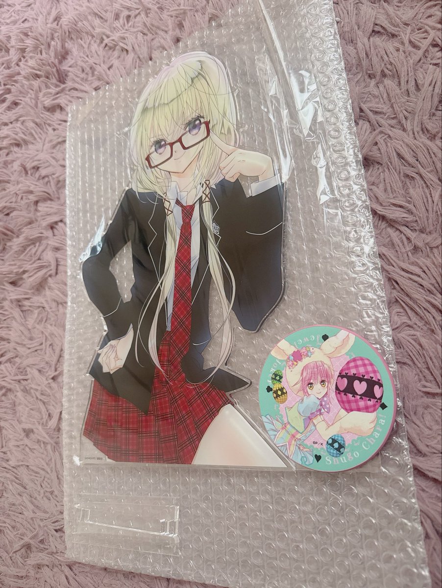 PinkPurple_runa's tweet photo. しゅごキャラ！ジュエルジョーカー4巻での受注生産の歌唄ちゃんビッグアクスタ届いた👐✨かわよ〜〜！！！😻💞
なかよしの付録だったコースターと比較したけど、デカ過ぎんだろ🤣
これ部屋に立てといたら存在感やばそう 笑” ま、歌唄ちゃんだからね👼(?) https://t.co/WTbnCoRLOk