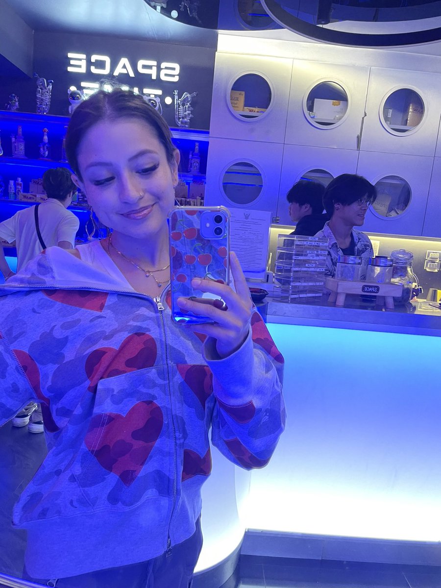 thejulianabrown's tweet photo. 何ここめっちゃ楽しい〜🌠🚀🛸🫟✨ https://t.co/3qt5XrTYLv
