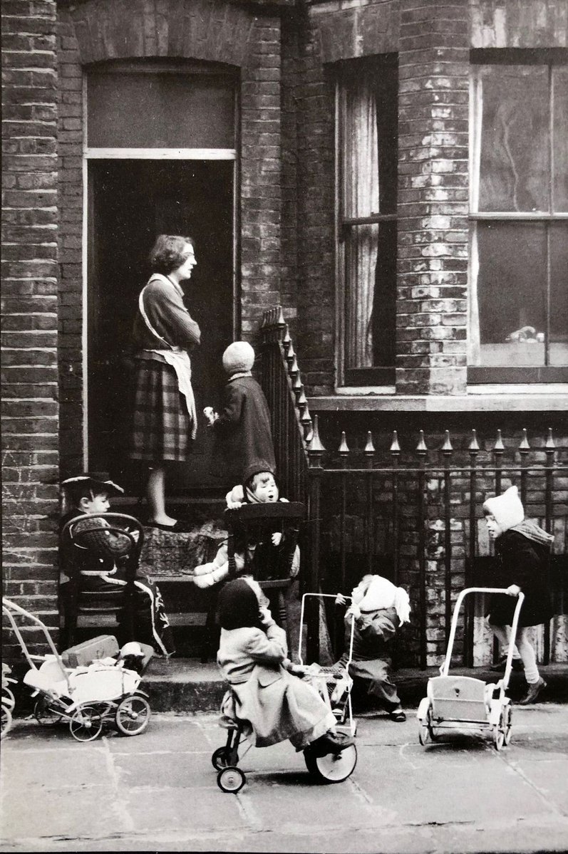 OldSchoolUK's tweet photo. Chelsea, London, England - 1959 https://t.co/FhnvEu4h7t