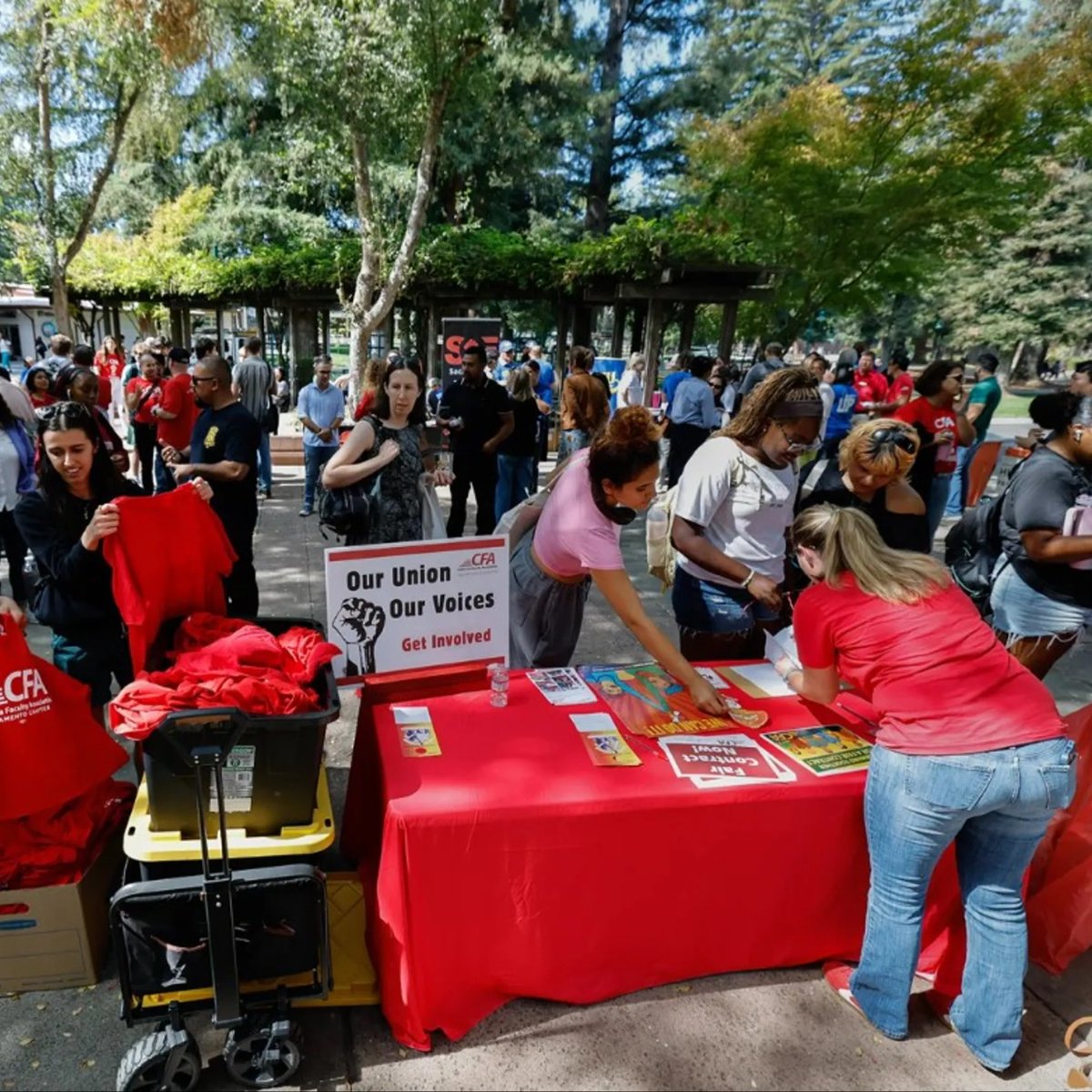 SacNewsReview's tweet photo. A new report says Cal State’s unionized compensation is about 3% above national averages after benefits—but roughly one-third of workers are below average. Unions say California’s cost of living tells a different story. See story link in bio. https://t.co/sAPvxfIEWD