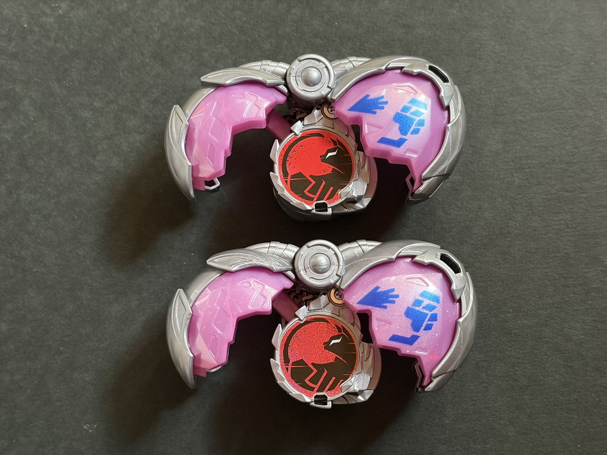 ELS_gbf's tweet photo. ライドエグズ1スペシャルver.比較
#仮面ライダーマイス https://t.co/CUWCOvAzTp