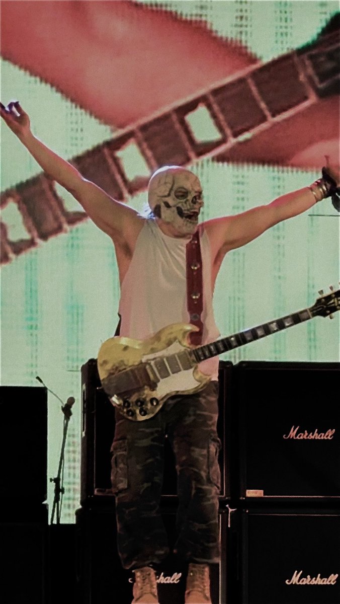 lovesguido's tweet photo. la verdad que cosquin siempre le quedó bien a guido, me encanta. https://t.co/Rz70guXjyb