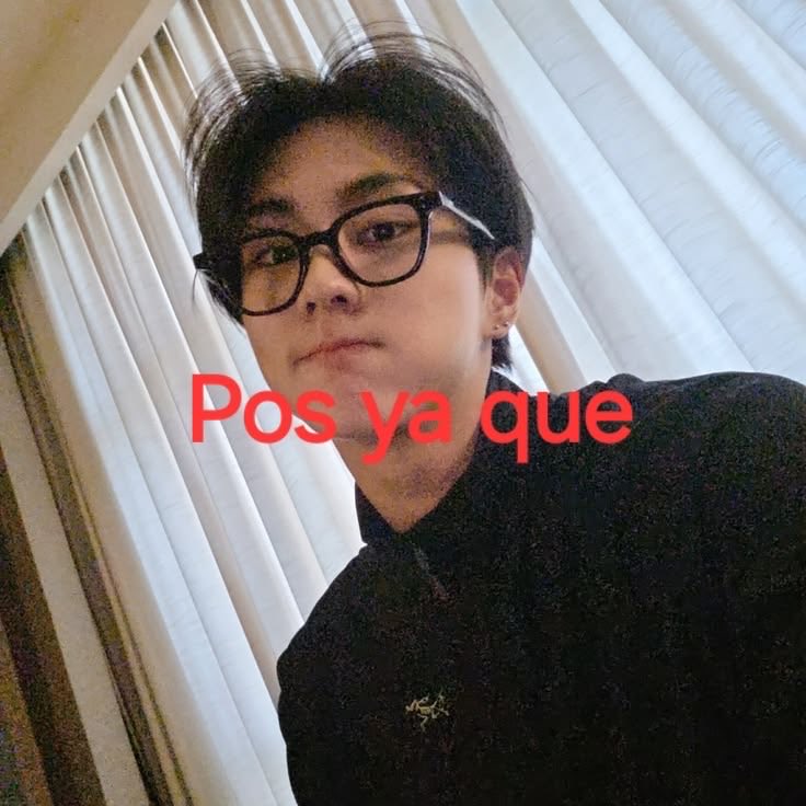 s_sunshine_7's tweet photo. Lwk me corte el pelo porq Ana y Mía estaban haciendo que se me cayera a mechones. https://t.co/dB6TNwFoI7