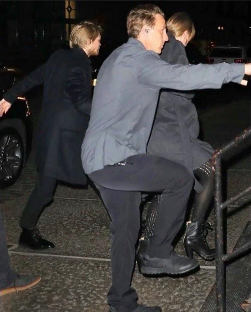 lvijeo's tweet photo. imagining crying about the privacy, actually running away when paps got pics of you with your bf and now acting like you didn’t want any of this 😂 https://t.co/apDdHHIDtU