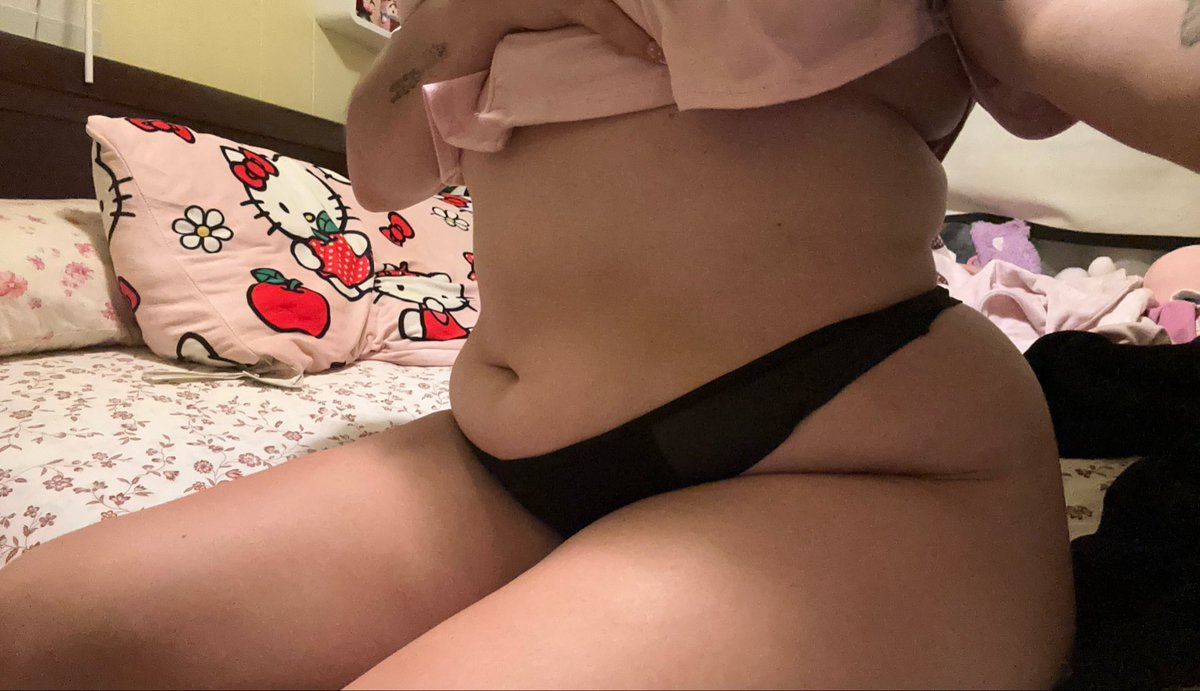 daydreaminvirgo's tweet photo. i’m late but i heard it’s tummy tuesday :) https://t.co/QwFrCkK5sK