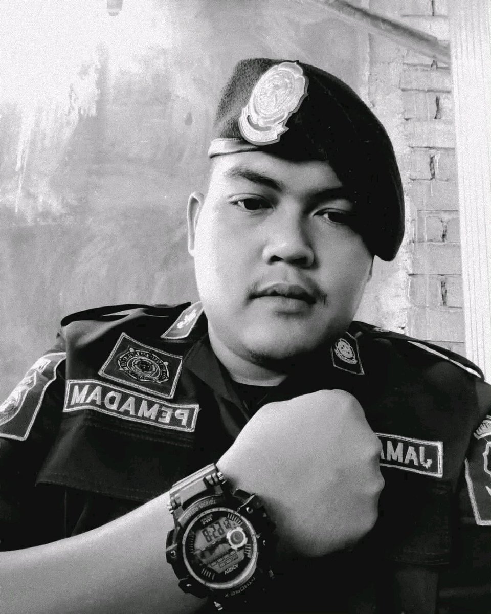NaraSenyap's tweet photo. Jamaluddin menjadi korban ketiga yg Gugur dalam Kecelakaan Mobil Damkar Pangkep saat menuju lokasi kebakaran,(30/9)

Turut berdukacita https://t.co/LIHJbBWAH1