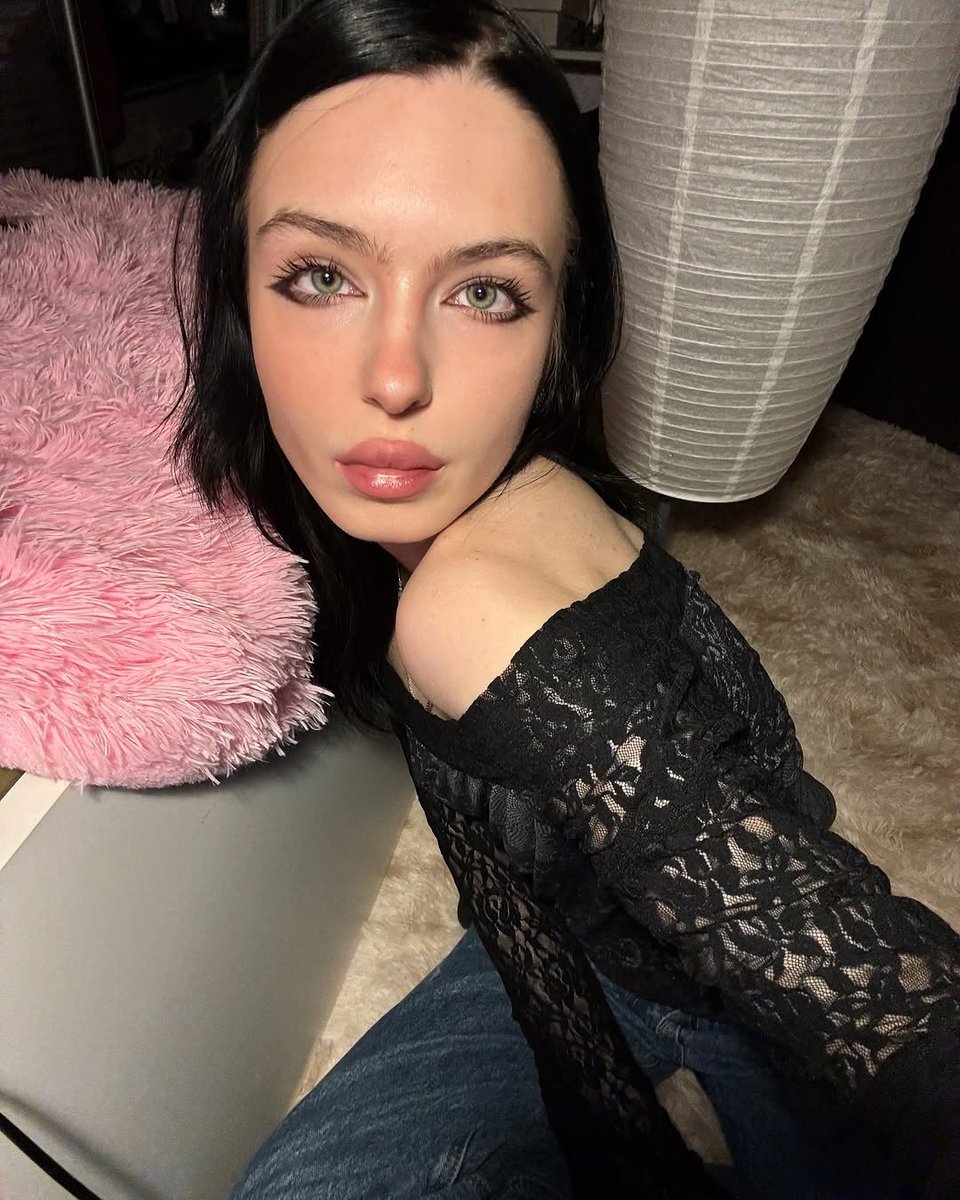 avecalice's tweet photo. Répondez « oui » pour recevoir dm surprise 🧡 (Je suis sérieuse) https://t.co/cQxyrZTBHo