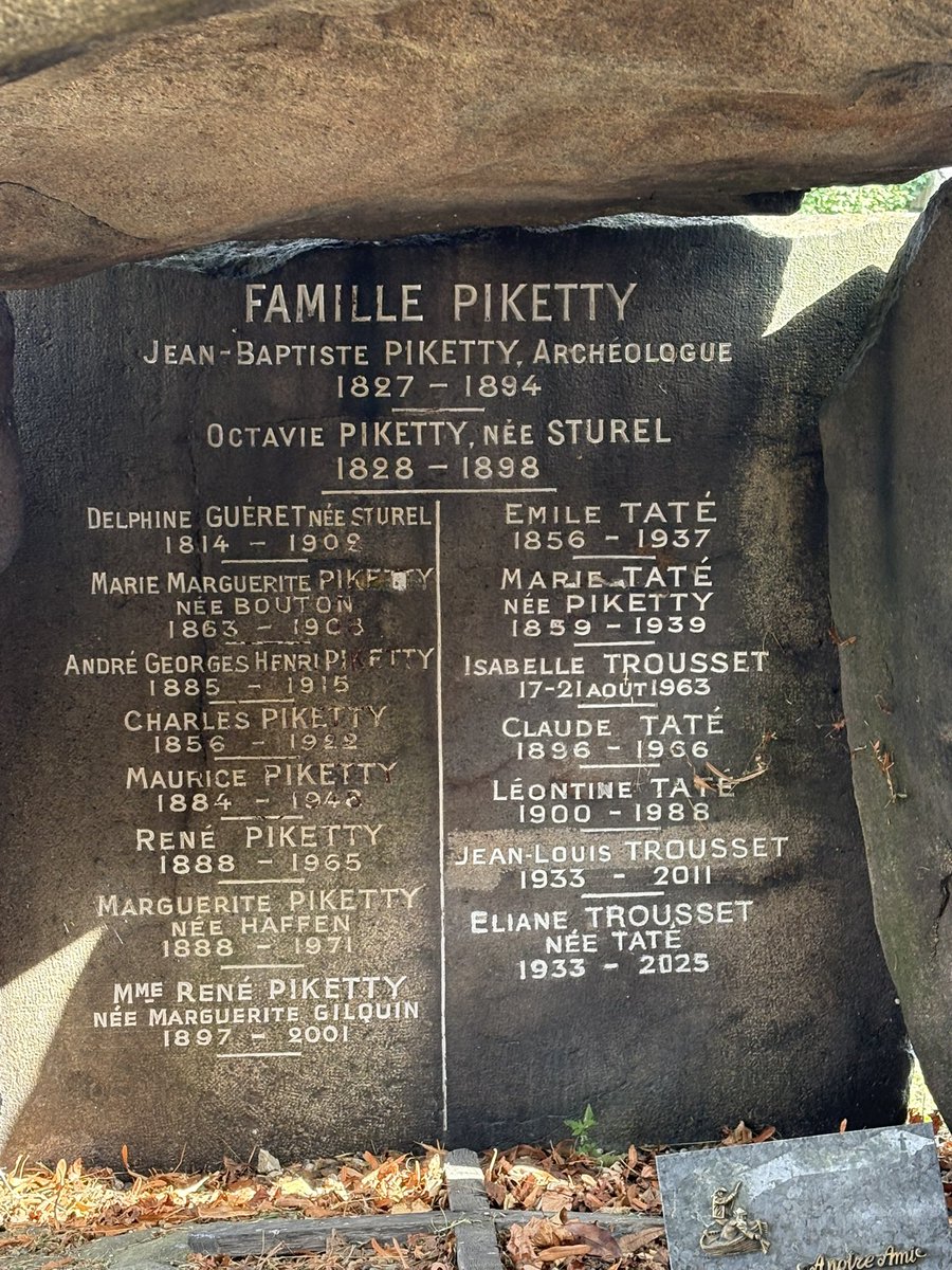 LeTaphopile's tweet photo. #Meudon (Hauts-de-Seine), cimetière des Longs-Réages. Jean-Baptiste Piketty (1827-1884), archéologue. Ce dolmen se trouvait dans le Morbihan d’où il fut rapporté en train en 1896 pour être remonté et former le tombeau de l'archéologue et sa famille.
📷 J.-B. Piketty via INRAP 1/2 https://t.co/3H1nEqfXtX