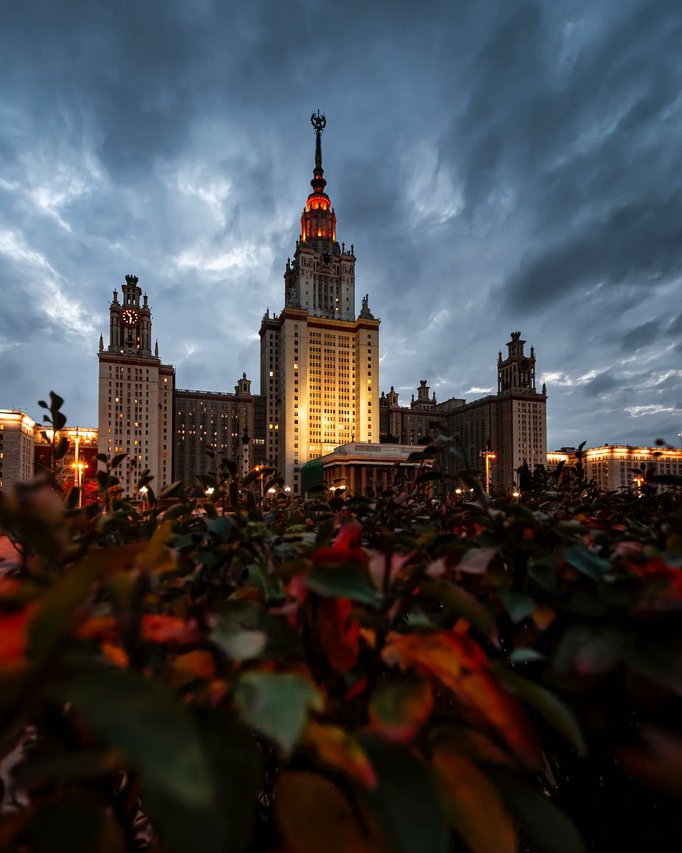 suzy50's tweet photo. Moscow’s grandeur beneath storm clouds. Evening lighting adds even more mystery and charm to the building. If you haven’t seen Moscow State University at this time of day, add it to your must-visit list in Moscow. https://t.co/VAgMFOb97C