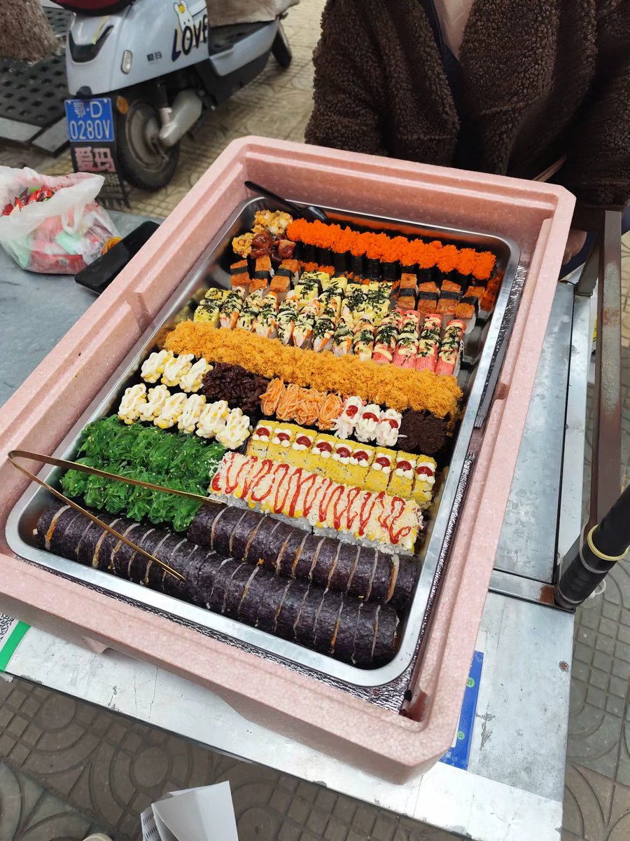 JacindaLank02's tweet photo. 【社区春日市集】本周六上午9点，小区广场开摊啦！手工皂、鲜切花、亲子手作体验全安排，还能领免费绿植，约上邻居一起来逛呀～ https://t.co/KZRcYEZ1de