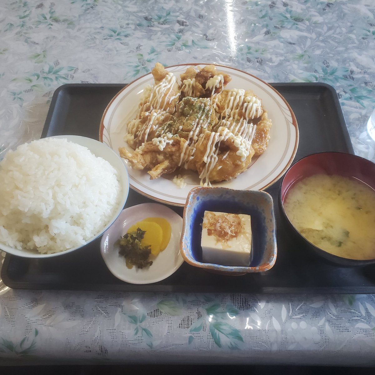 sasasabgm's tweet photo. 休みだから、ちょい出かけて昼飯食って何処そこに行って〇〇買ってってな具合で出掛けるじゃない？

昼飯食ったら腹パンでどうでも良くなって帰宅した https://t.co/MTEKgpm87c