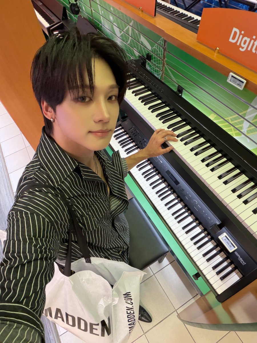 Big_O_cean's tweet photo. lost in sound, found in keys

#BigOcean #빅오션 #PJ #SexyHandsStandUp https://t.co/rB1MvHCfKn
