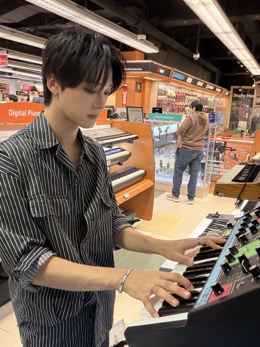 Big_O_cean's tweet photo. lost in sound, found in keys

#BigOcean #빅오션 #PJ #SexyHandsStandUp https://t.co/rB1MvHCfKn