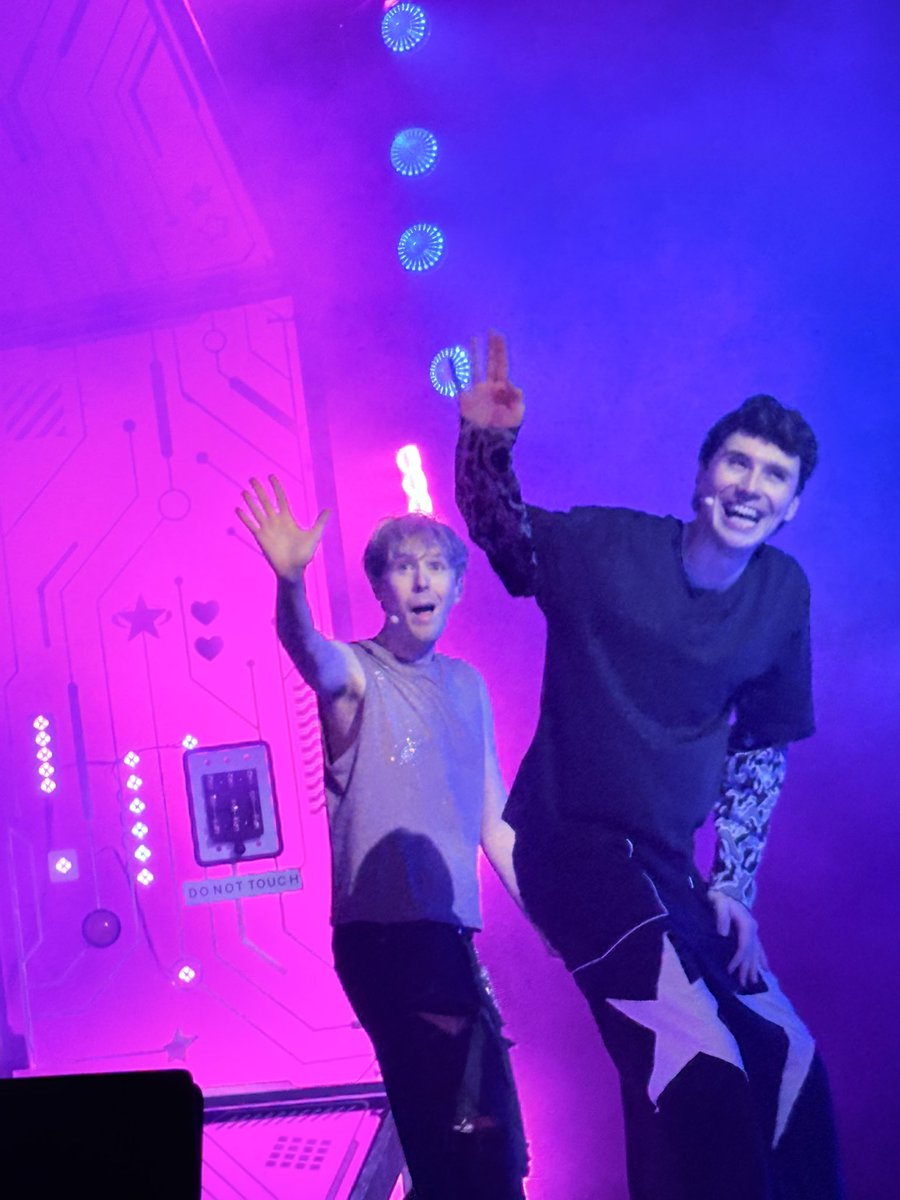 prettymangos's tweet photo. #hltspoilers i love them so much 😭😭 https://t.co/WCX0YTcT6x