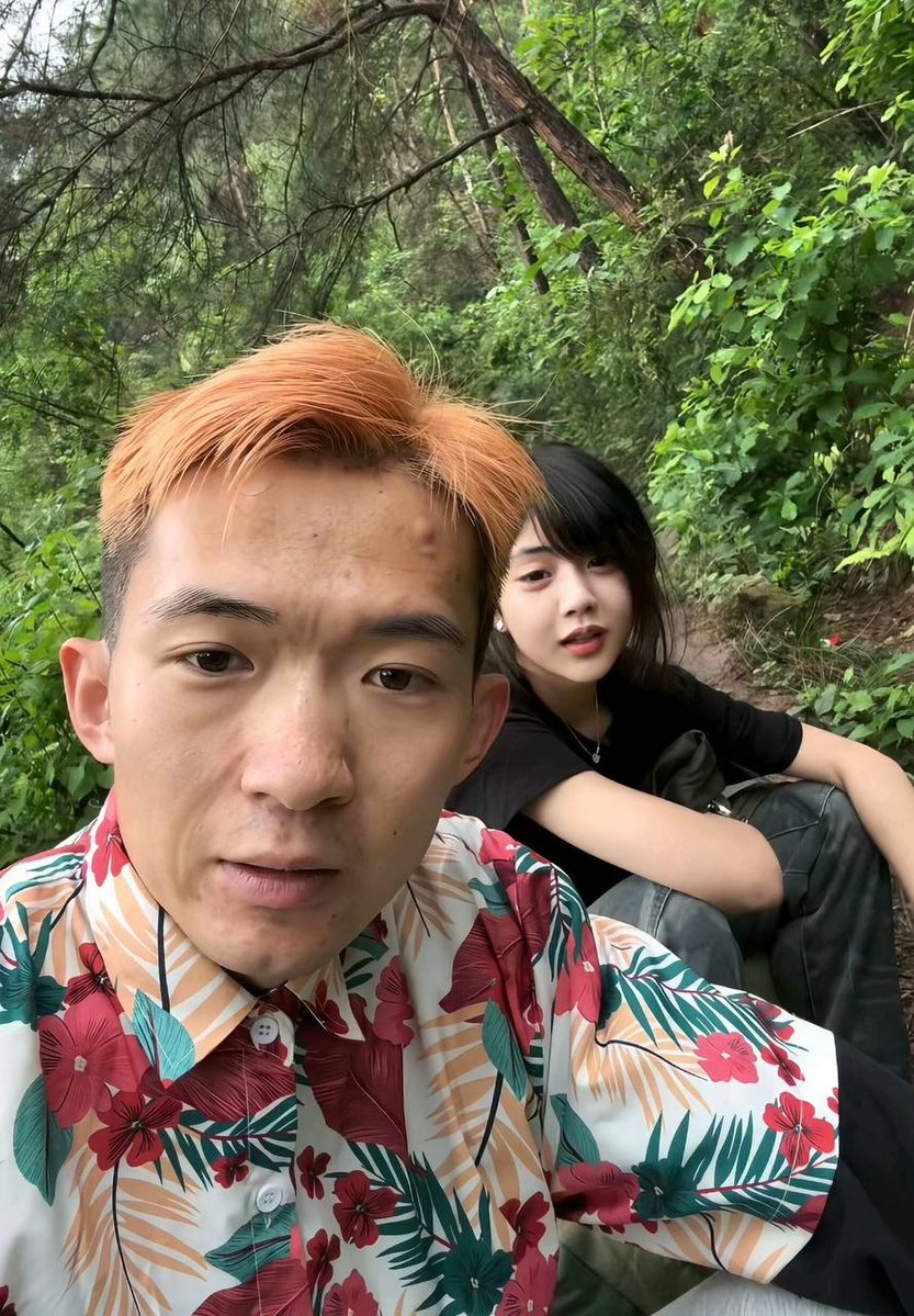 jay259212's tweet photo. 家里有大云正宫，外面跟奶露拖PK互喊永远敌人、不共戴天，赌改头像名字背景，还爆微信+共创视频“刘诗琪成没成功反正我成功了”。

网友直呼：这不叫恋爱，比恋爱还像恋爱。整活还是现世报？

#刘大炮 #奶露拖 #大云之神 #永远的敌人 https://t.co/BIhoJvKMEW