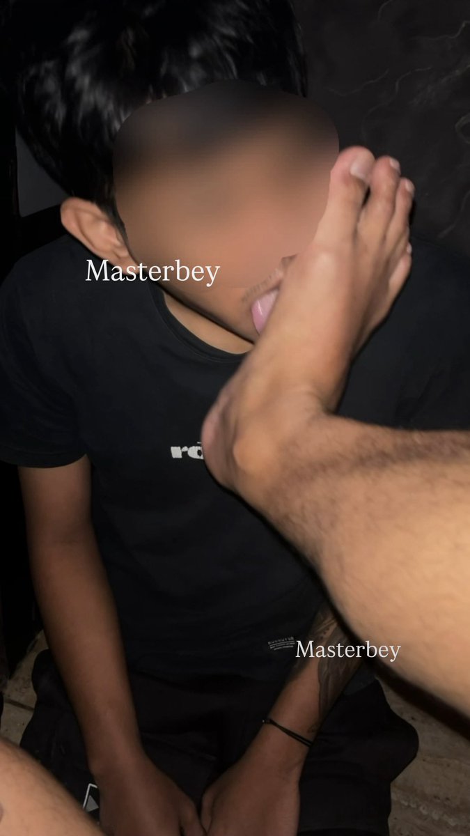 Mrbey1688's tweet photo. budak straight mengabdi pada master? kenapa tidak? HAHAHAHA pecinta kaki masterbey 🐶 anjing preman yang hobby di elus rambutnya kaya anjing peliharaan 👅 belajar dari mulai jilat kaki, selangkangan, lanjut ke? good boy leo https://t.co/TzQpJeje3f