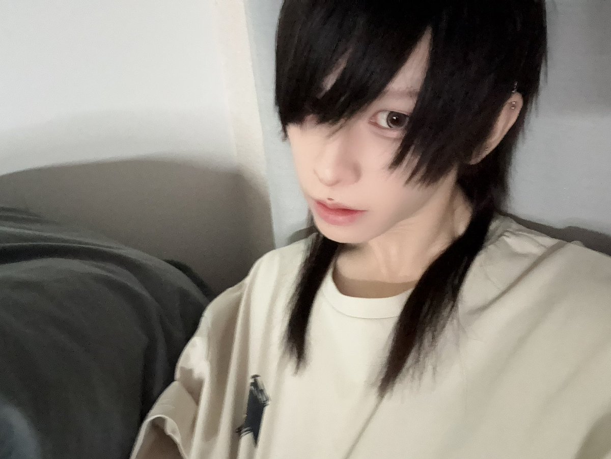 xmasuminx's tweet photo. そーいえば襟足ばいばいした
旧←→新 https://t.co/sW4Ry6AzBM
