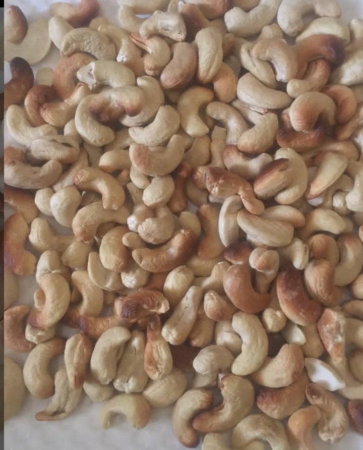 Erdeny_'s tweet photo. *KOROSHO ZA KUOKA*🌰  
Tamu, safi na kavu zenye ubora wa hali ya juu! 😊  
📍 *1kg = 22,000TZS tu*  
📍   1/2kg=11,000TSH 
📍 Napatikana KINYEREZI (kifuru shule) , Dar es Salaam  
🚚 Delivery Dar &amp; mikoani ipo  
📞  https://t.co/9ucu9nQBSg
👍 Wahi sasa, ni tamu sana🤤 https://t.co/mq3ZAijUMM