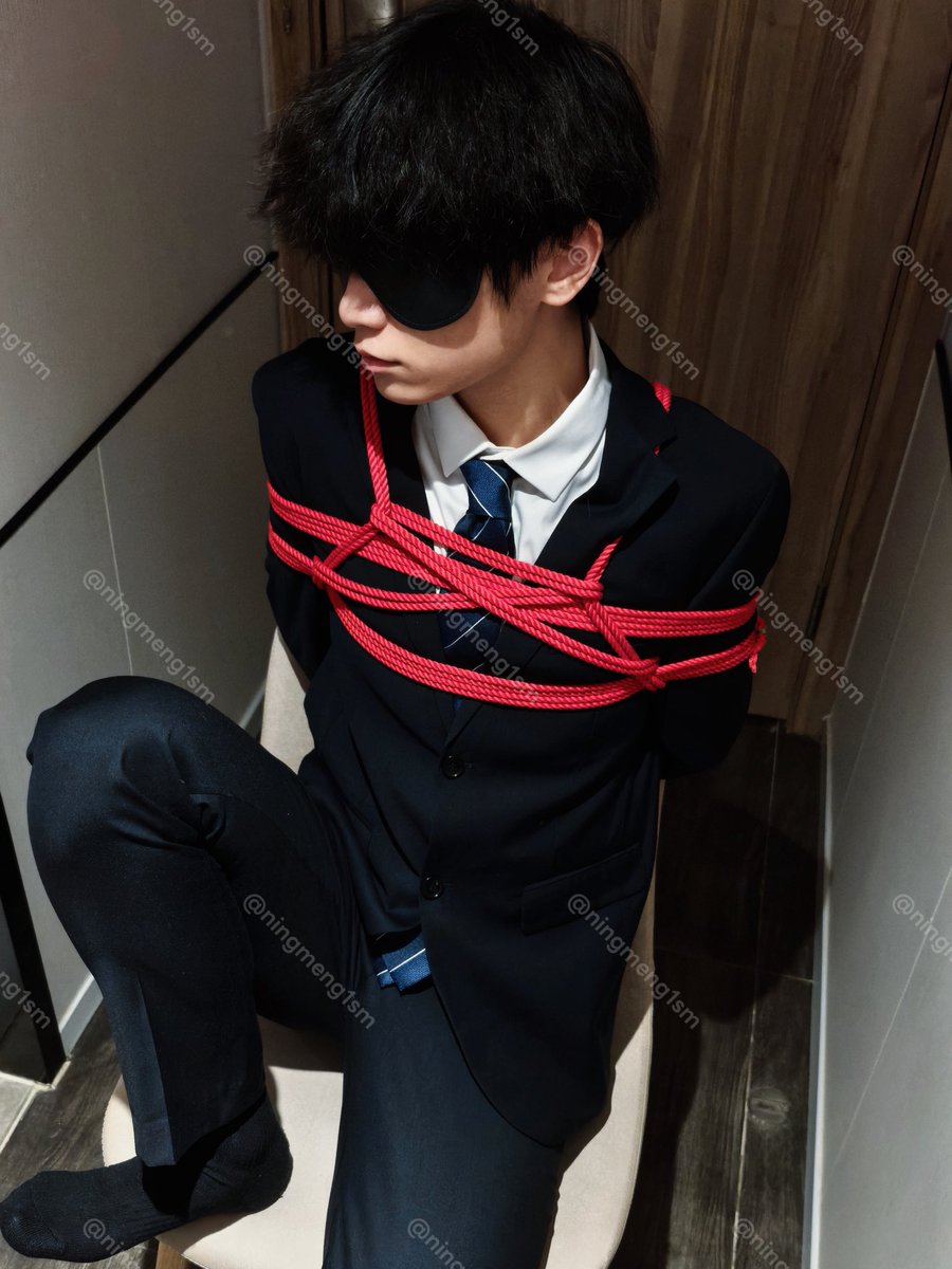 ningmeng1sm's tweet photo. 男大正装捆绑
出镜：@ningmeng1sm https://t.co/nbC7QK78KT