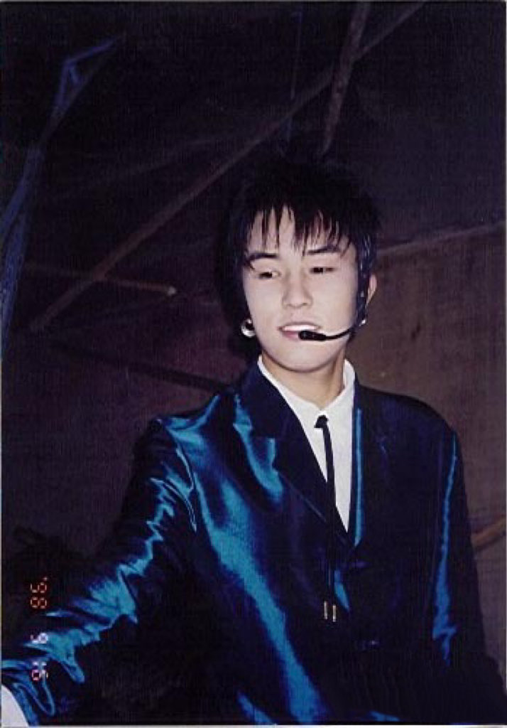 moshiwanjia's tweet photo. 看到这种照片我就理解为啥妈妈们总喜欢翻老相册回忆孩子童年了，谁小时候不是个可爱的��� https://t.co/mpyTrbk9ap